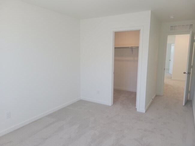 Building Photo - 16273 Laurentide Pl