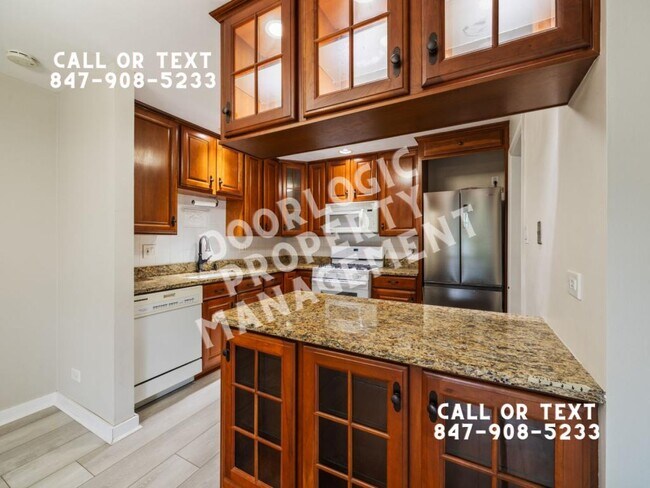 Building Photo - 890 Sheldon Ct