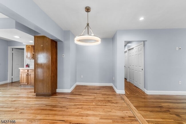 Building Photo - 12 Roosevelt Ave