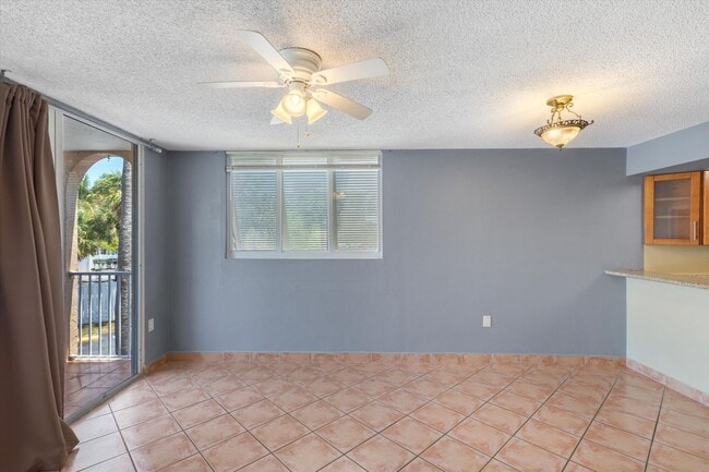 Building Photo - 2 Bedroom 2 bathroom condo available!