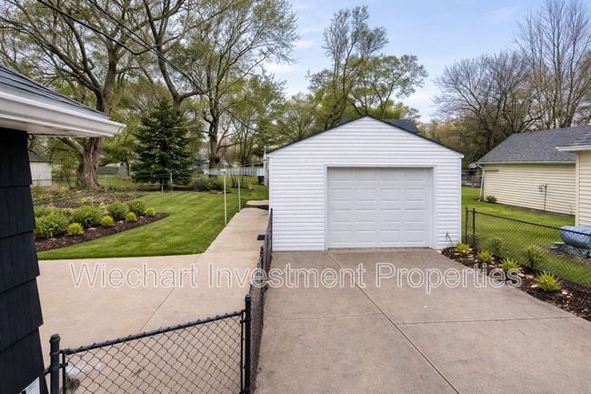 Building Photo - 447 Hazel Ave