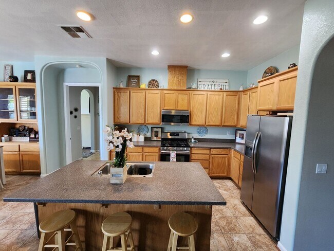 Building Photo - Beautiful Newman Home!