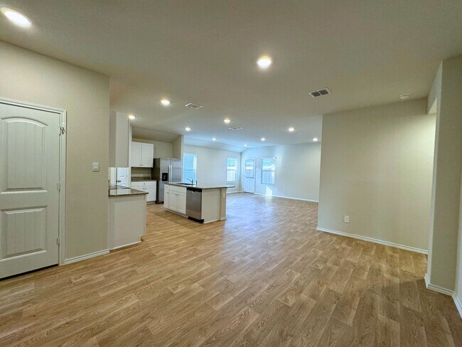 Building Photo - 4 BR + OFFICE / 3 BA in Seguin - 2042 SF One-Story Home - Arroyo Ranch!