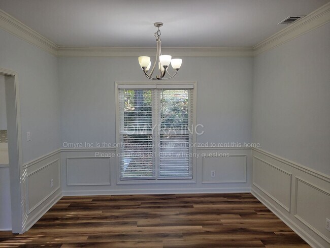 Building Photo - Gorgeous Newly Renovated 3 Bedroom House i...