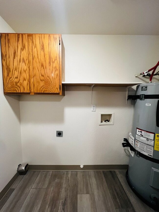 Building Photo - d1106