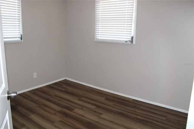 Building Photo - 10512 121st Ave