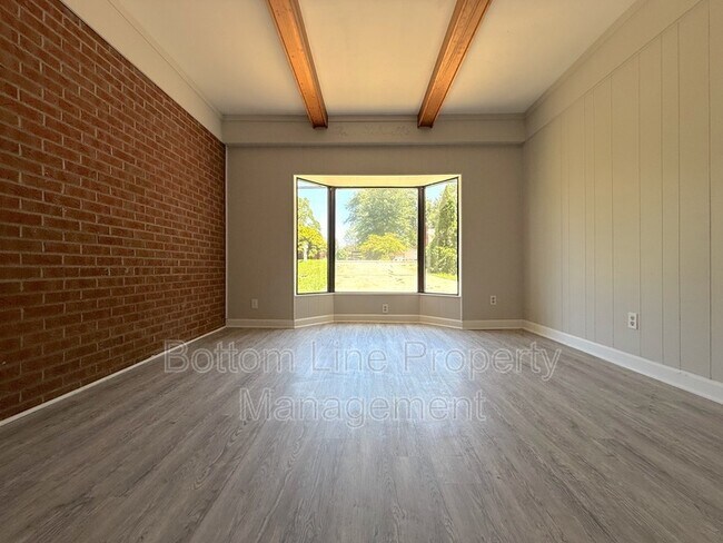Building Photo - 4103 Little Mountain Rd