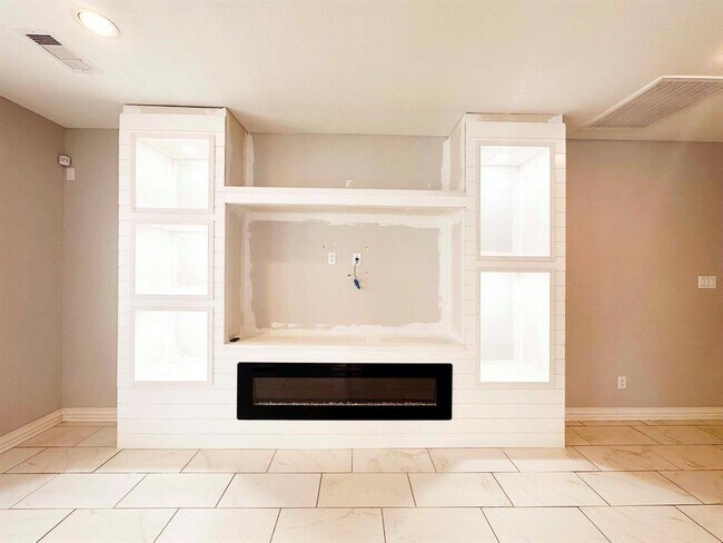 Building Photo - 7638 Bronze Trail Dr
