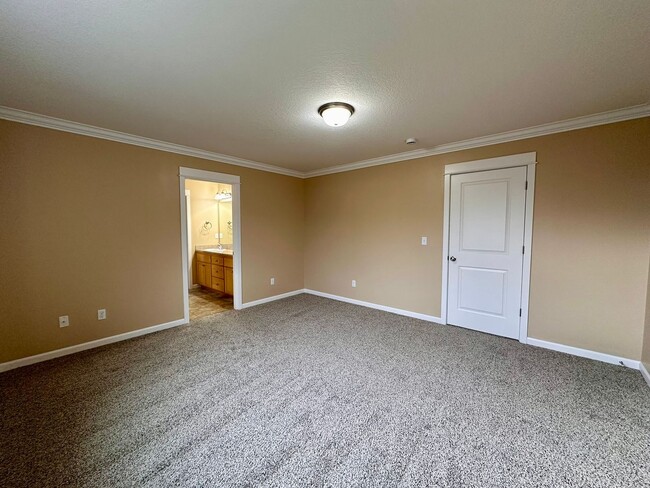 Building Photo - Bethel Area Updated Four Bedroom