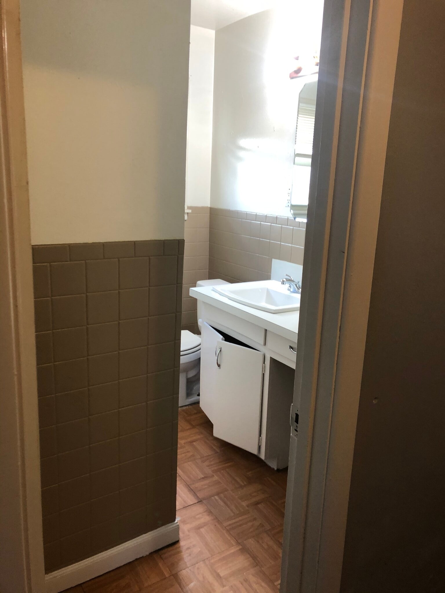 Front Bathroom - 3811 26th St