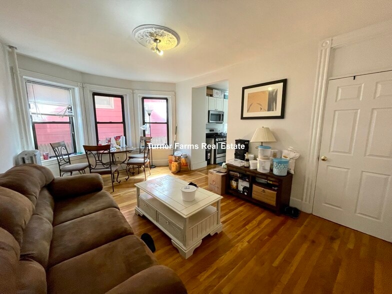 Building Photo - 40 Cedar St