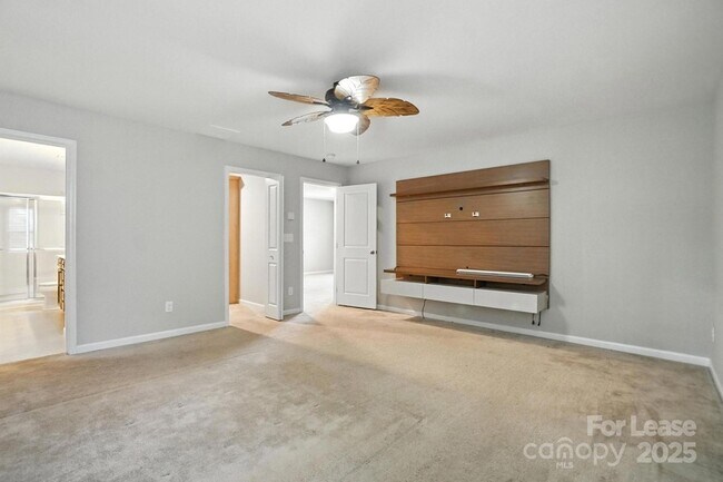Building Photo - 1737 Hooper Court