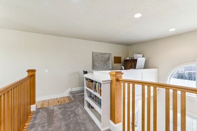 Building Photo - 2012 W Rock Creek Dr