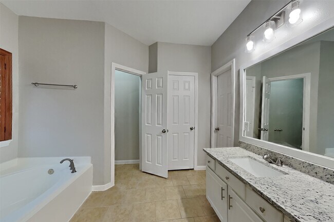 Building Photo - 20743 Oakhurst Park Dr