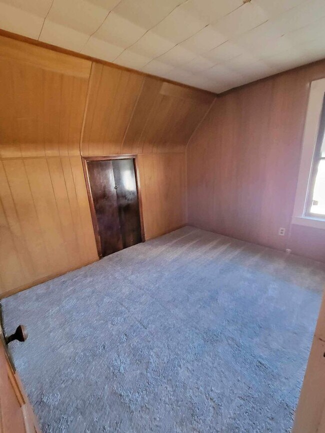 Building Photo - Charming 3 Bedroom Home Rent Ready