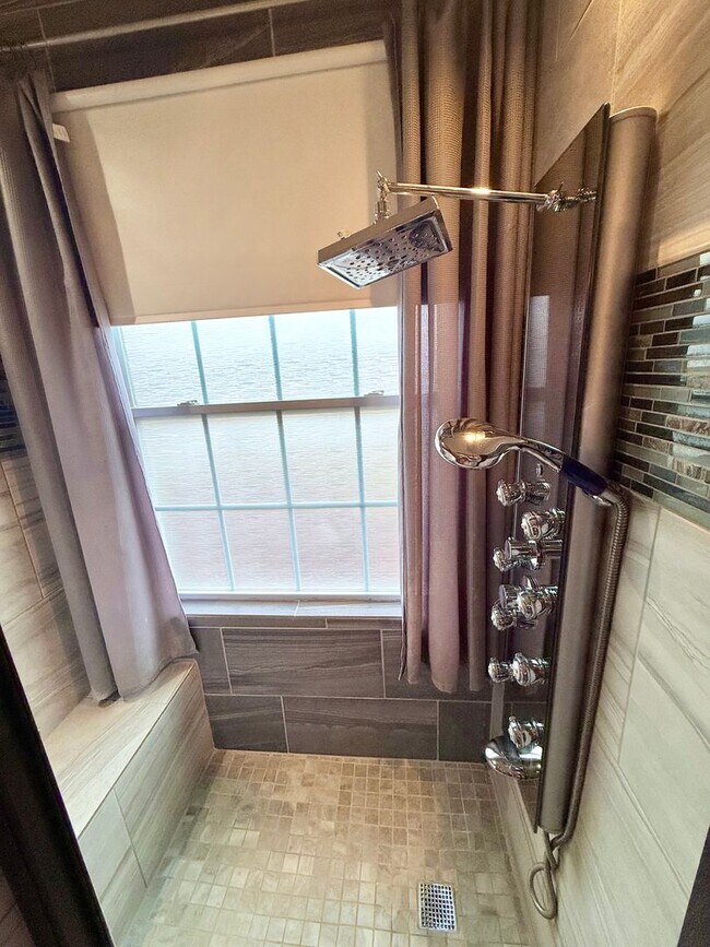 Building Photo - Bent Tree Subdivision - 4 BR - 2 Living Areas - 3 Car