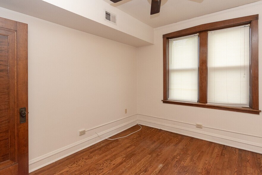 Building Photo - 3617 N Paulina St