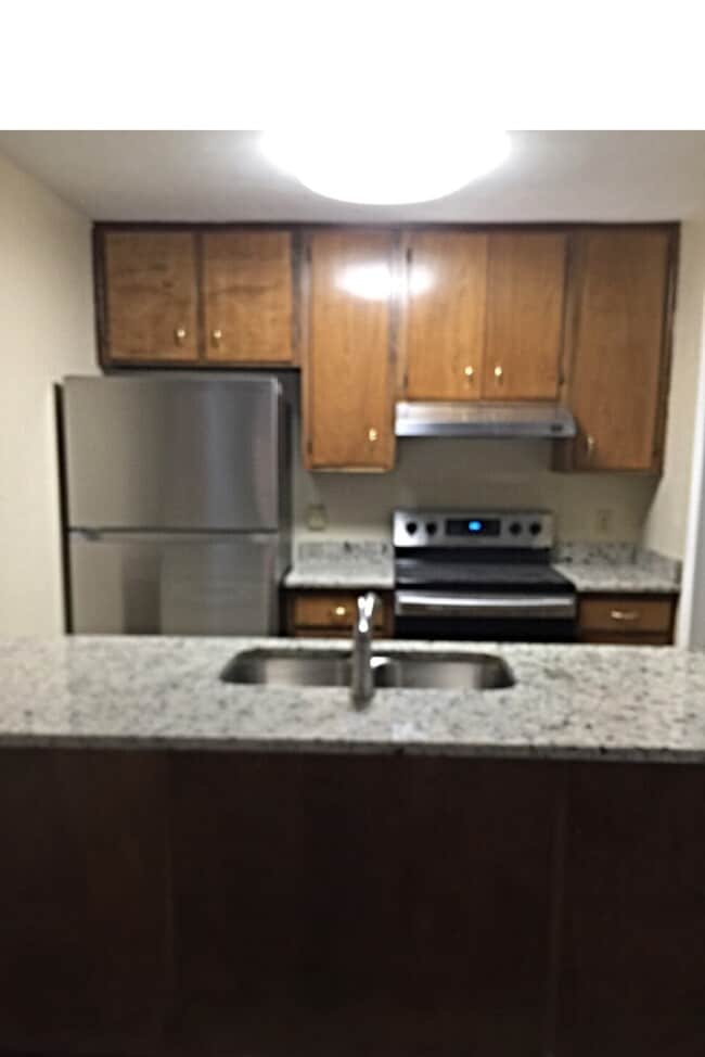 Building Photo - 2/1 Conveniently located off Miccosukee Road inside Capital Circle