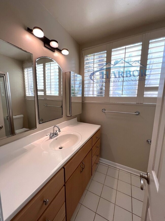 Building Photo - Beachside Charm – 2 Bed, 2 Bath.