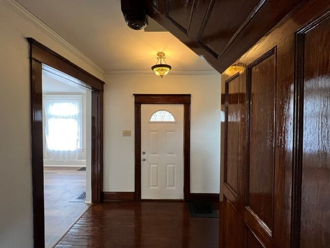 Building Photo - 516 Greenwood Ave