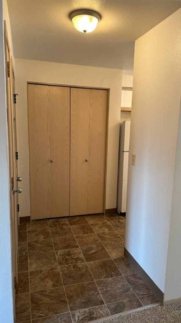 Building Photo - 1 Bedroom 1 Bath Second Level Unit in South Salem!