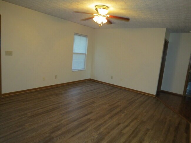 Building Photo - 4284 Nipigon Dr