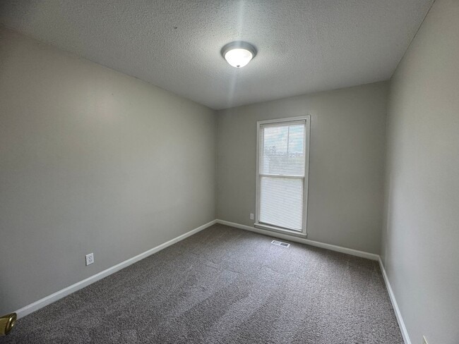 Building Photo - Single Family Home in Clarksville