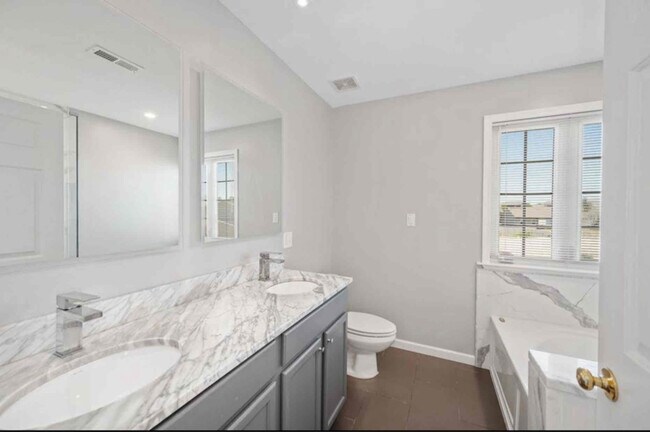 Building Photo - 8174 Colyn Ct