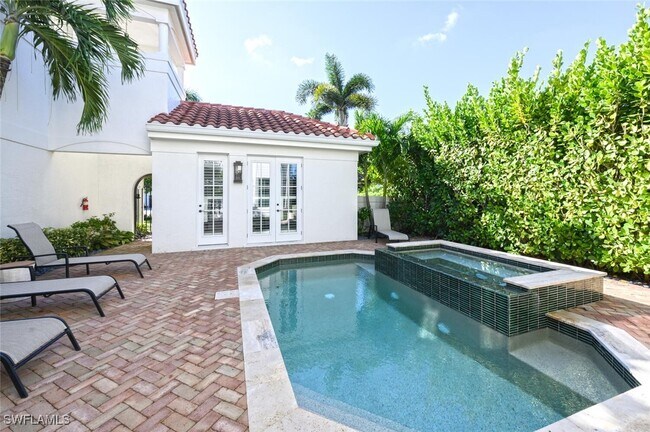 Building Photo - 425 2nd Ave S