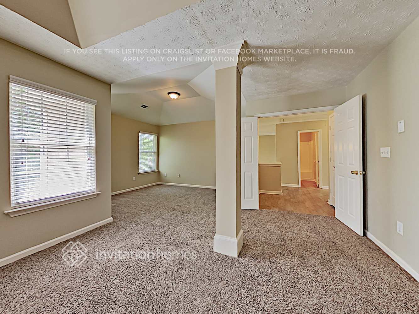 Building Photo - 320 Birchmere Close SW