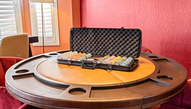 Building Photo - 2431 E Laurel St