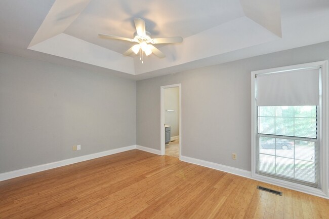 Building Photo - Excellent Location - Marietta Townhome - $...