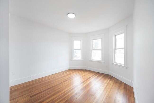 Building Photo - 37 St Margaret St