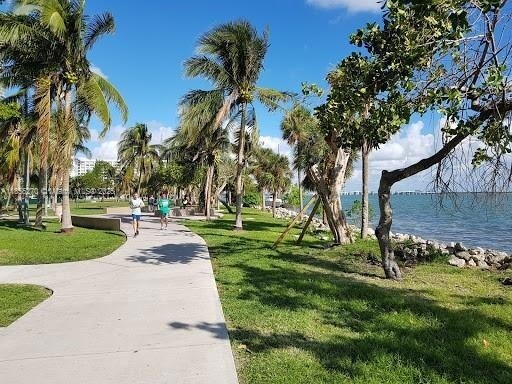 Building Photo - 1750 N Bayshore Dr