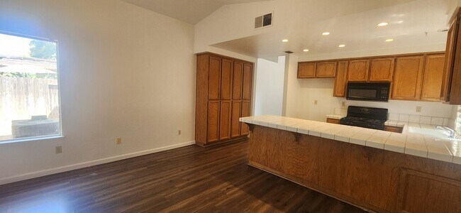 Building Photo - 6415 Canyon Creek Way