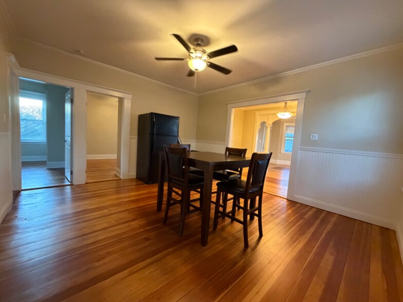 Building Photo - 320 Wood St