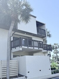 Building Photo - 5650-5A1A A1A S