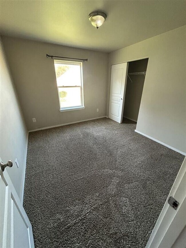 Building Photo - 203 Walnut Grove Ct