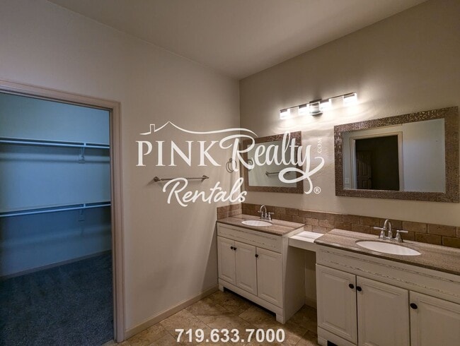 Building Photo - 1325 N Challenger Pl