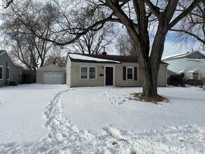 Building Photo - HOUSE....3 Bedroom 1 Bath