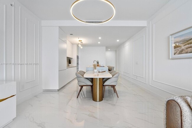 Building Photo - 700 NE 24th St