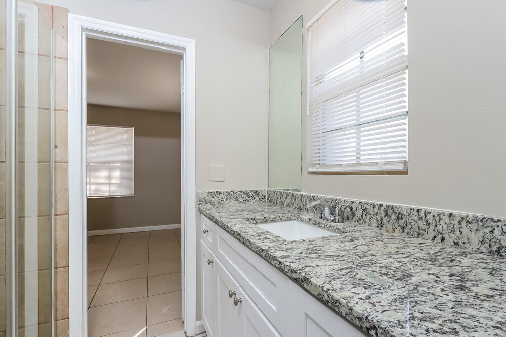 Building Photo - 1021 S L St