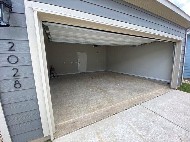 Building Photo - 2028 Arendale Dr