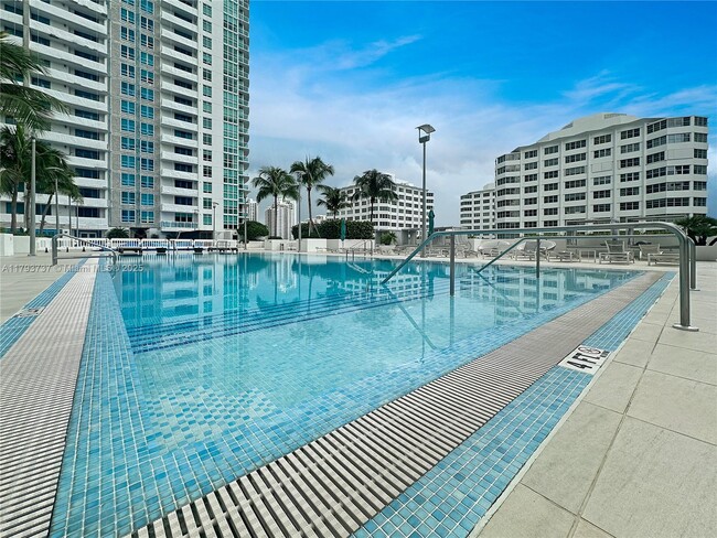 Building Photo - 951 Brickell Ave