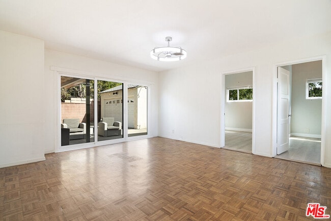 Building Photo - 414 University Ave