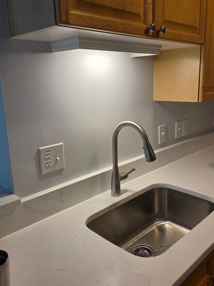 Building Photo - 8011 Allyns Landing Way