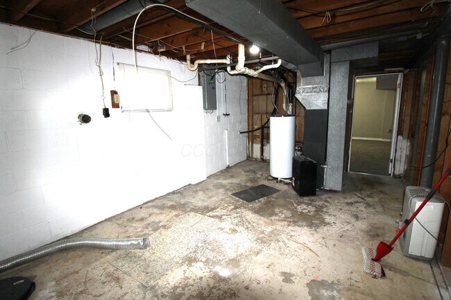 Building Photo - 5071 Albany Dr