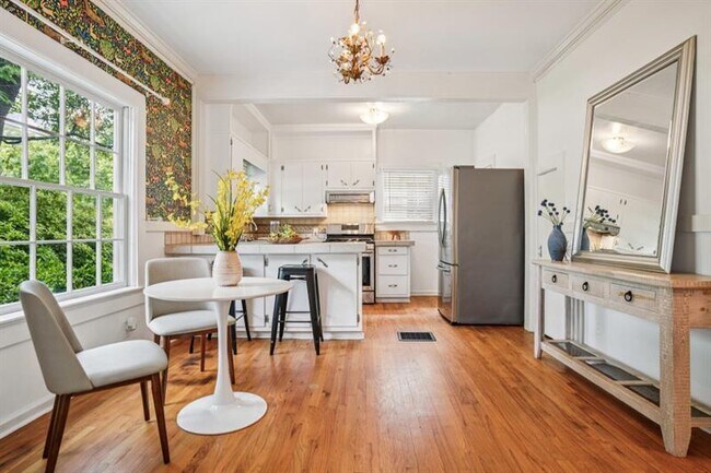 Building Photo - 615 Sycamore Dr