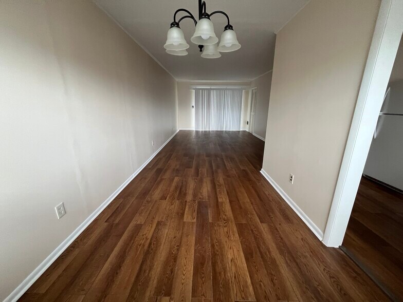 Living room/Dining combo facing towards balcony - 537 S Wayne St
