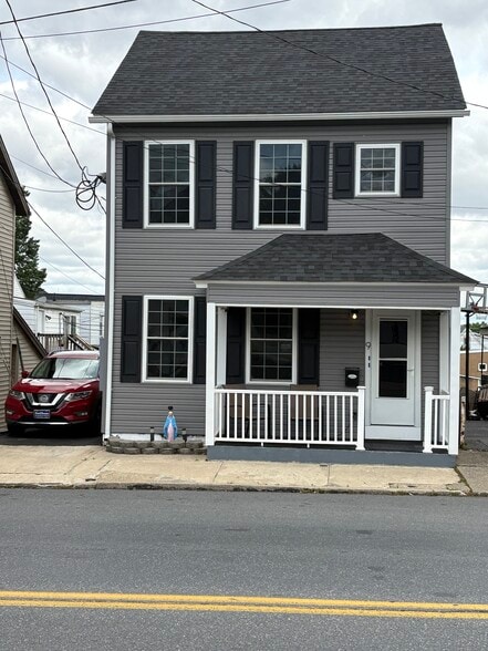 Primary Photo - 9 E Union Blvd